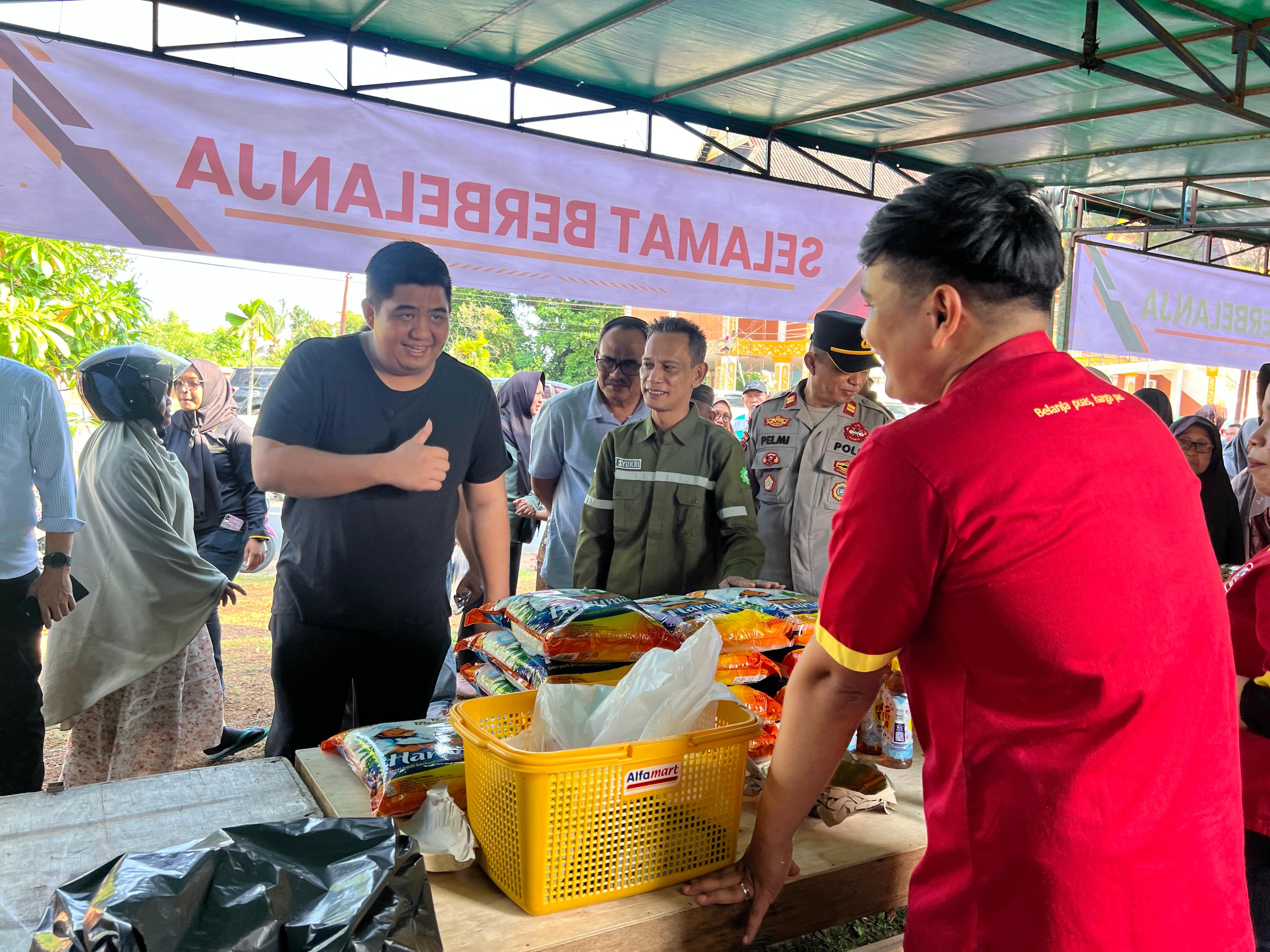 img-sampul-Tinjau Pasar Murah,  Bupati Roby : Ini Upaya Memastikan Stabilitas Harga dan Daya Beli Masyarakat